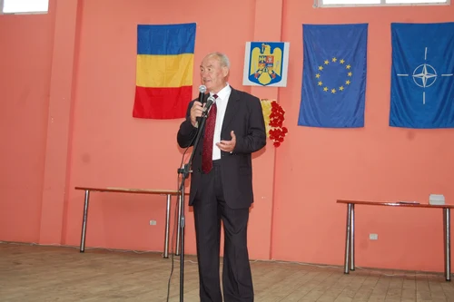 scoala ivanesti