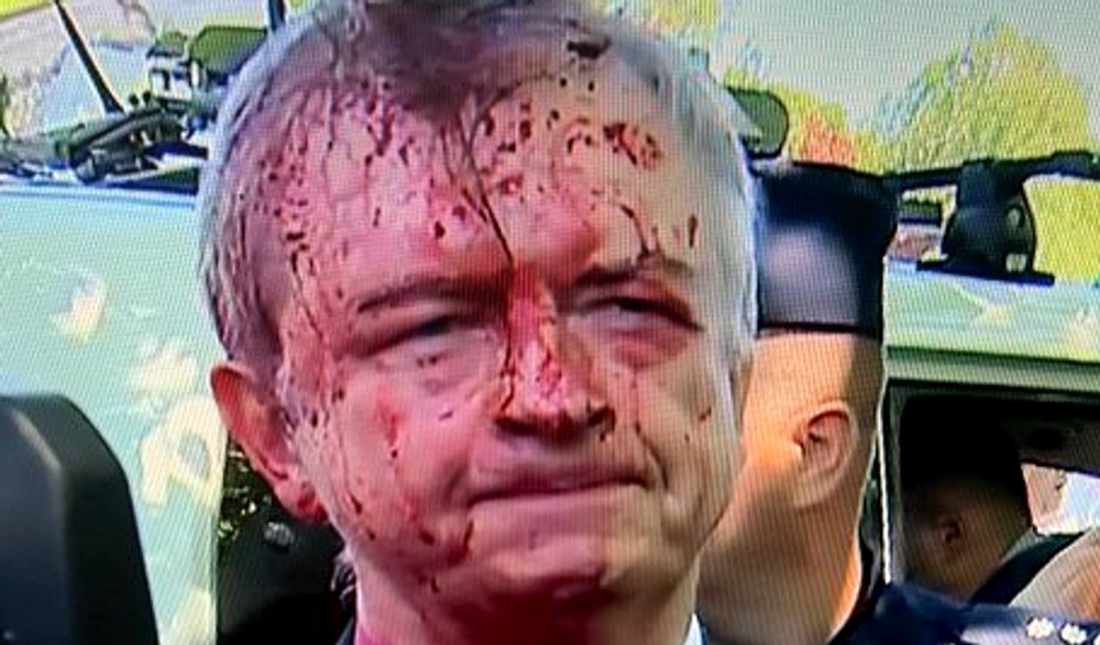  Ambasadorul Rusiei în Polonia, Serghei Andreev, stropit cu vopsea roșie de Ziua Victoriei