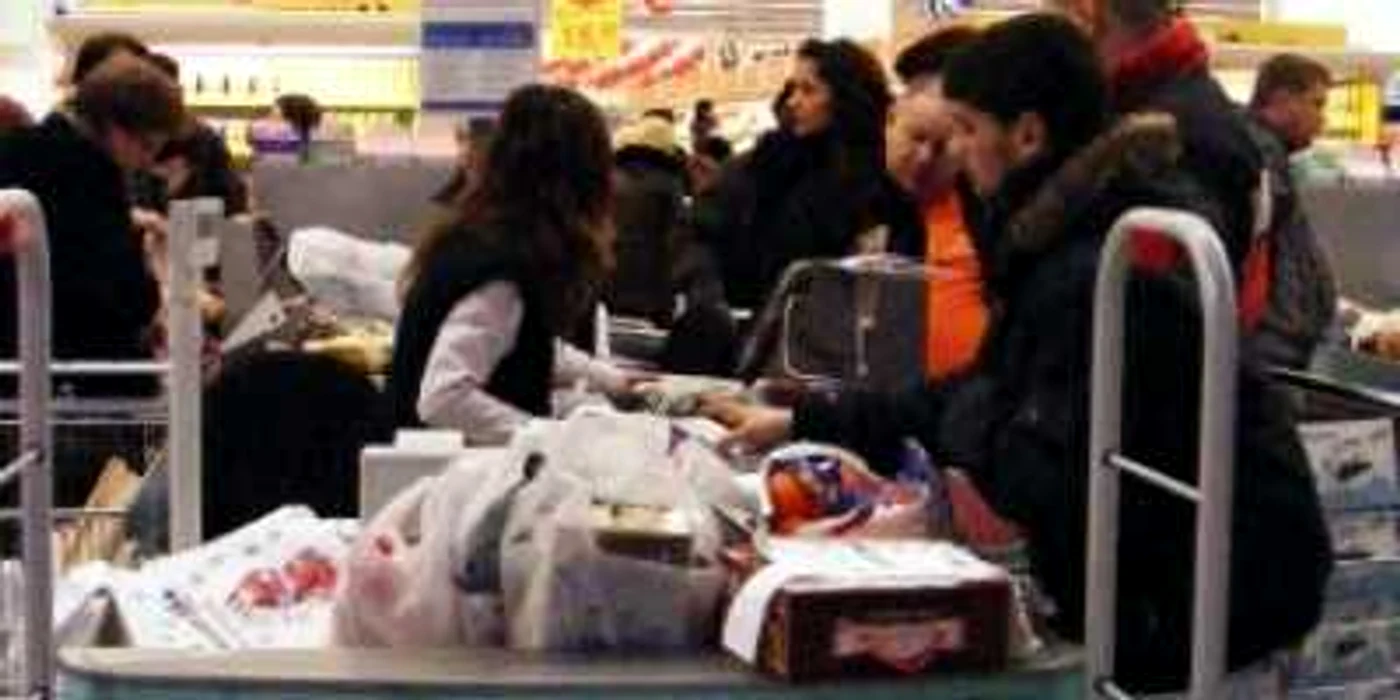 Brăilenii îşi fac cumpărăturile pe ultima sută de metri 