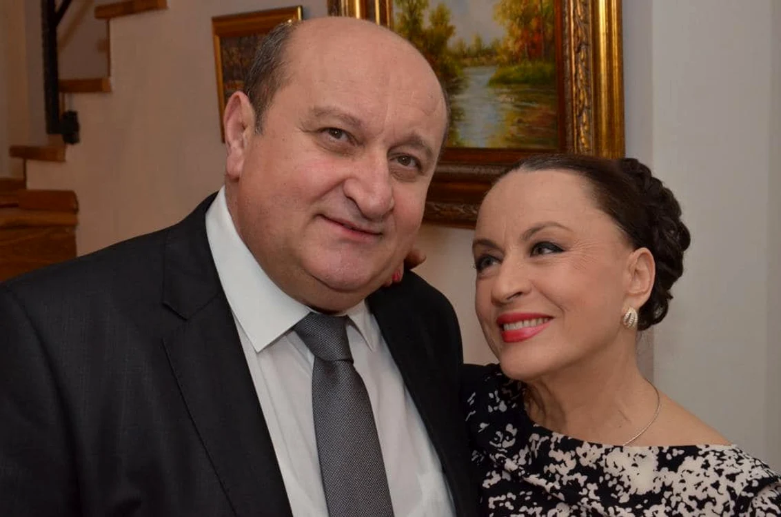 Maria Dragomiroiu, împreună cu cel care îi e soț și impresar, Bebe Mihu