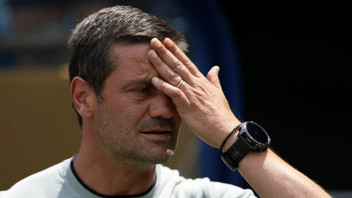 Chivu are primele dureri de cap