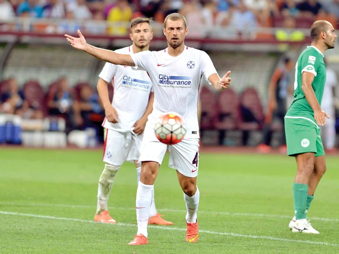 
    Fundaşul a recunoscut că dacă  Hamroun va fi reprimit în lot, va  continua el cu actele de indisciplină  