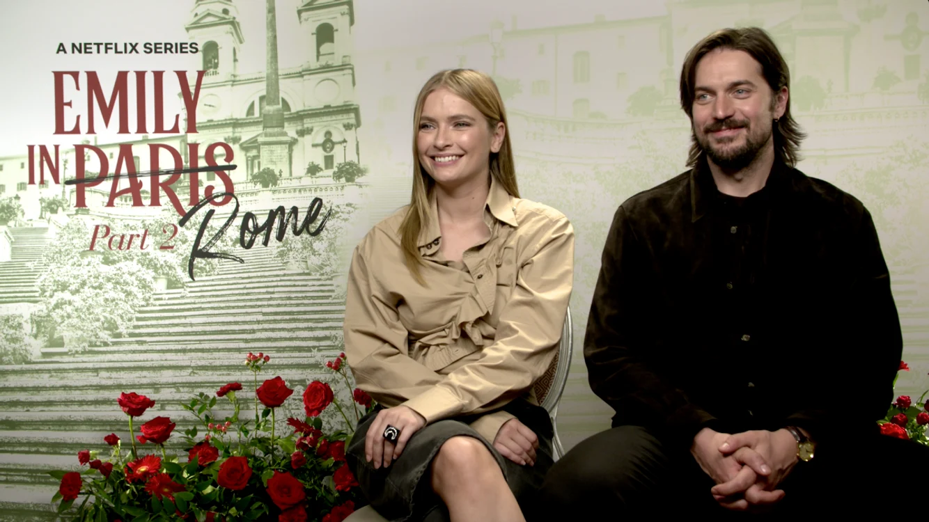 Camille Razat și Lucas Bravo, în timpul interviului pentru „Weekend Adevărul“