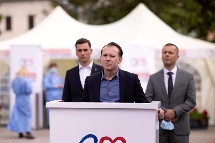 
    Florin Cîțu este în doliu. Mama sa a murit vineri, 4 iunieFoto: Facebook Florin Cîțu  