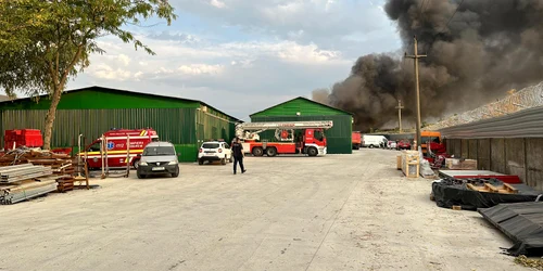 Incendiu depozit Glina 18 august 2023 jpeg