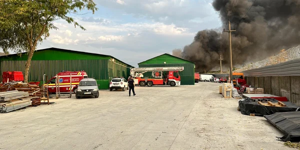 Incendiu depozit Glina 18 august 2023 jpeg
