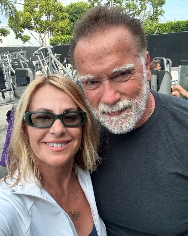 Nadia Comăneci alături de Arnold Schwarzenegger / FOTO: Instagram