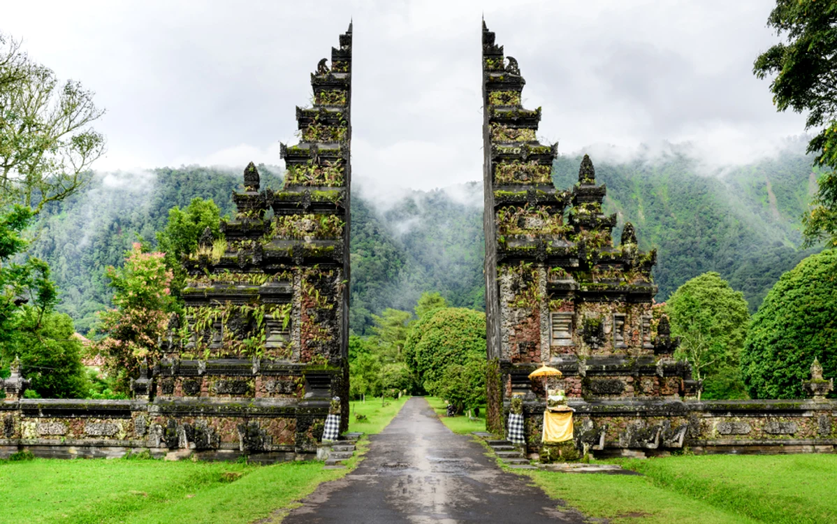 Ruși și ucraineni care au fugit de război s-au refugiat în Bali FOTO SHUTTERSTOCK