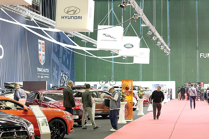 Salonul e deschis  până duminică