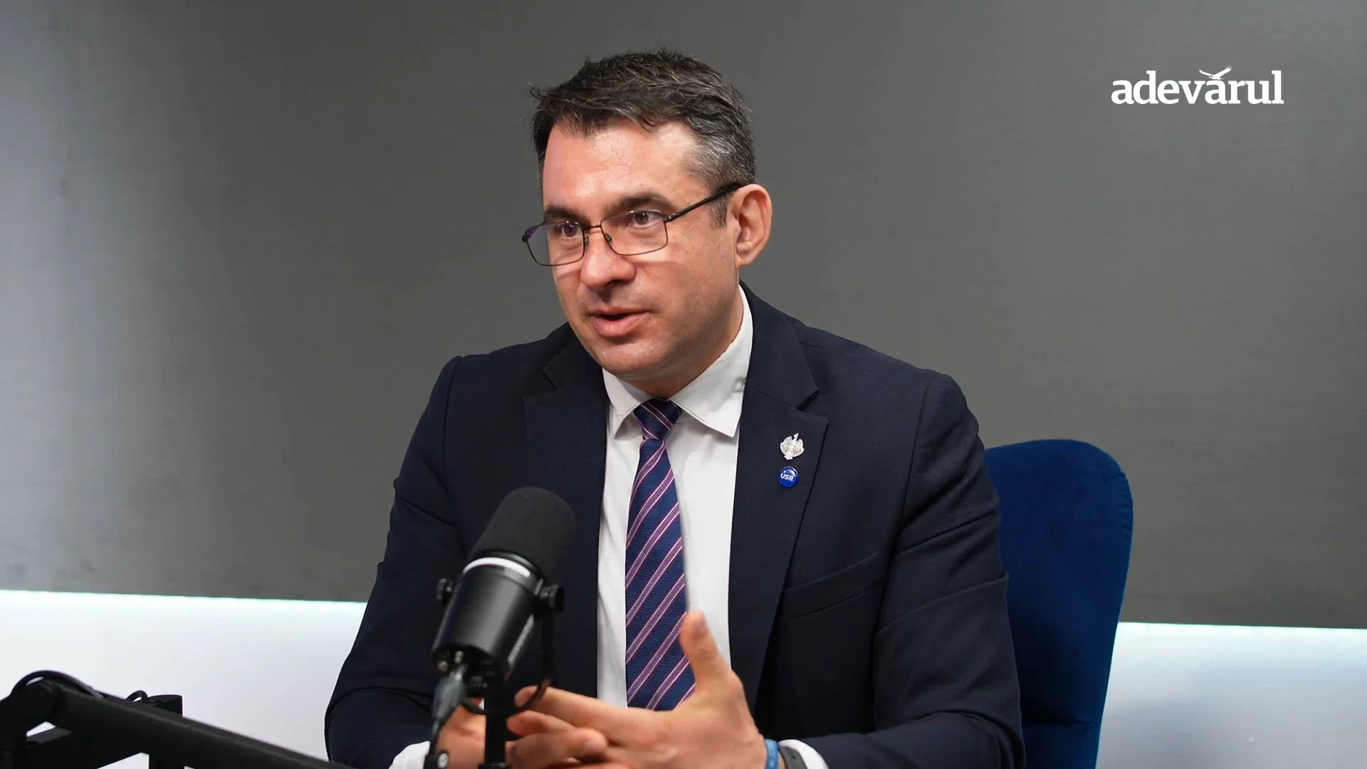 Senator USR: Funcția de premier ar putea fi „o pălărie prea mare” pentru Adrian Veștea