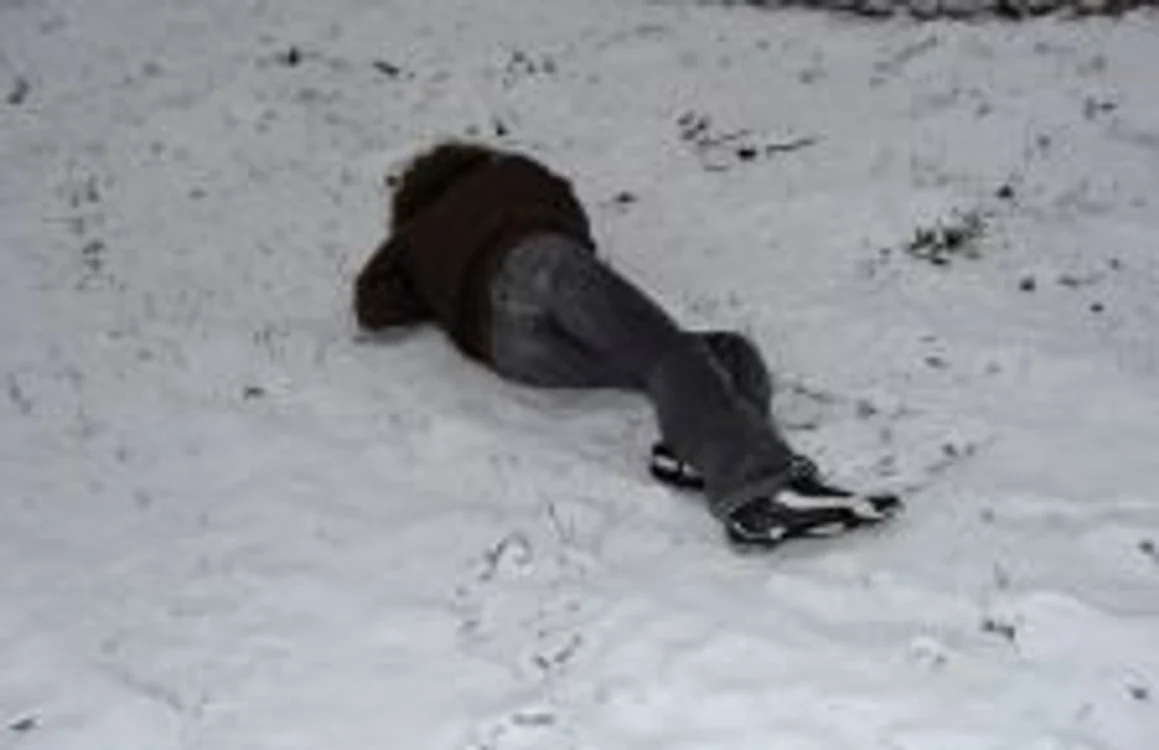 Mort descoperit în zăpadă