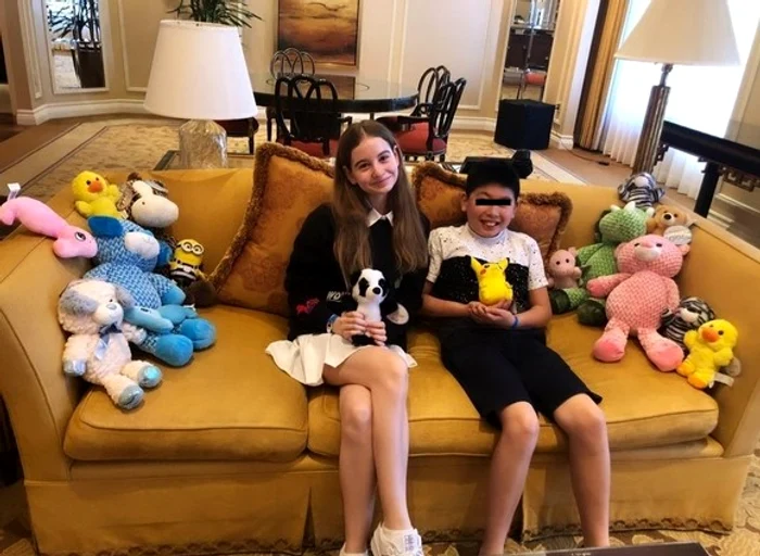 
    Irina Columbeanu și Monica, în parcul de distracții din Las Vegasfoto: arhivă personală  