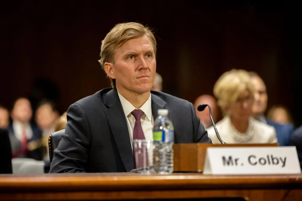 Șeful Deprtamentului de Război trimite un „dur” al Pentagonului la reuniunea NATO, pentru a presa Europa