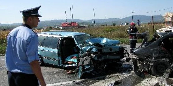 Bacău: Accident grav cu trei mașini pe E 85