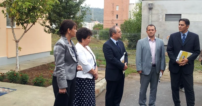 Emil Boc, la inaugurarea unei investiţii de 300.000 de euro la Colegiul Tehnic Cluj. FOTO: Remus Florescu