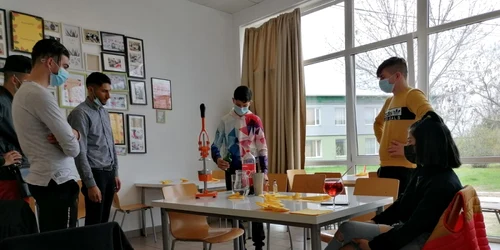  Tinerii din sistemul de protecţie