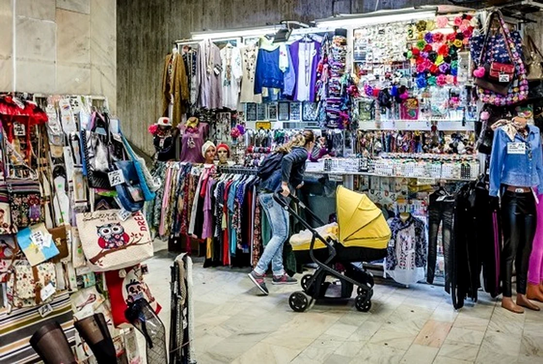 Continuă demolarea spațiilor comerciale de la metrou la stația BasarabSursă foto: Facebook Clotide Armand