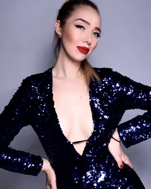 
    Raluca Leoacă a lansat primul videoclip din carieră  
