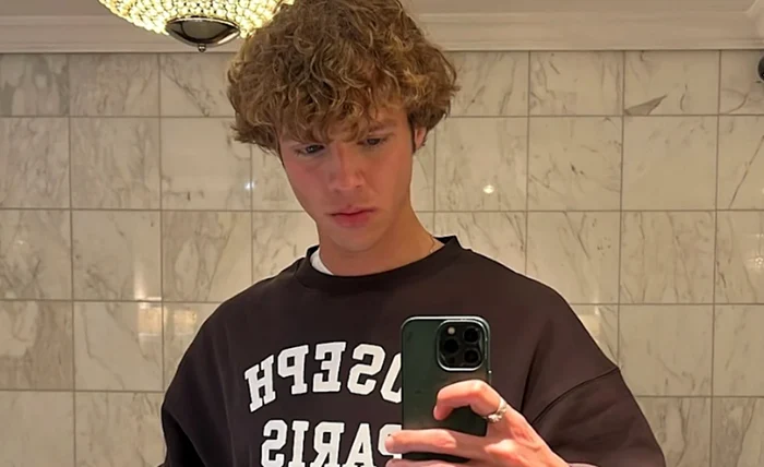 Tânărul spune că este extenuat după programul de lucru / foto: Instagram