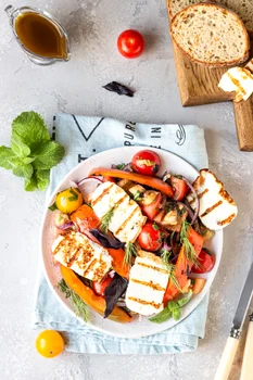 salata halloumi shutterstock 1544930495 jpg
