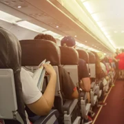 zbor avion pasageri - shutterstock