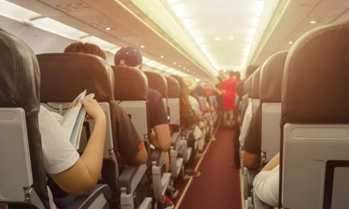 zbor avion pasageri - shutterstock