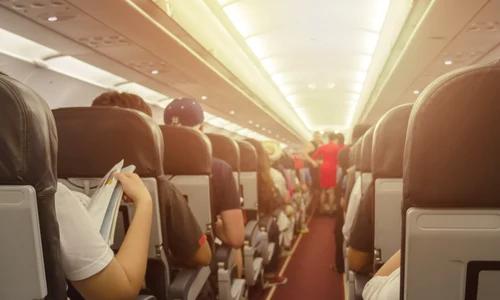 zbor avion pasageri - shutterstock