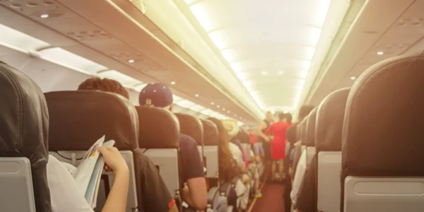 zbor avion pasageri - shutterstock
