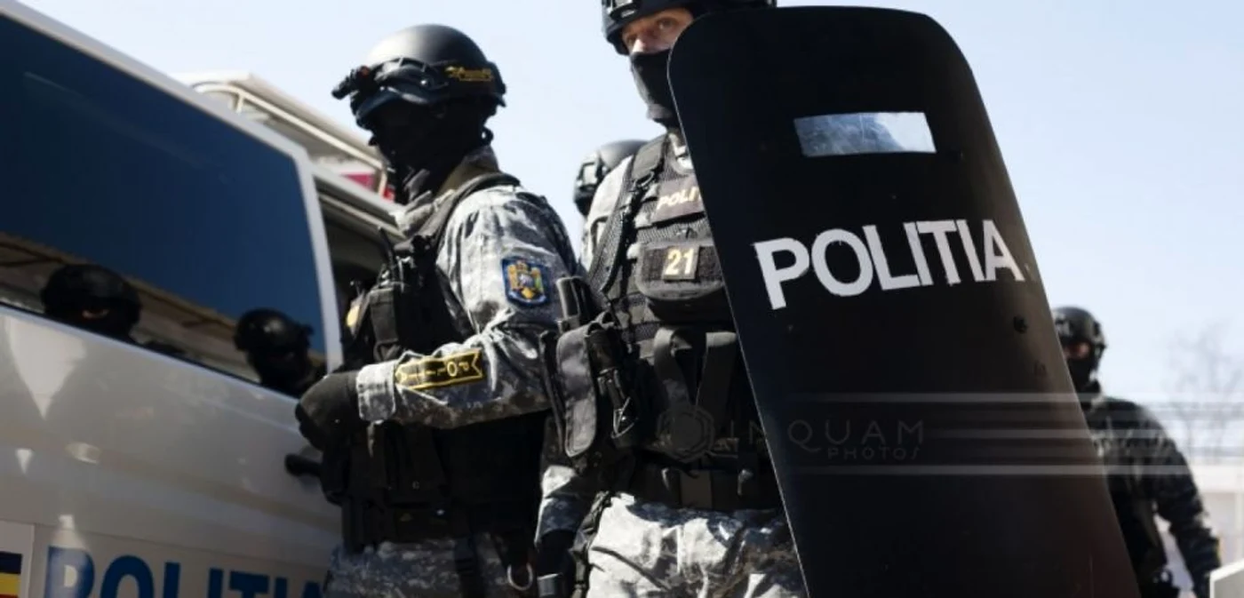 Politisti - perchezitii 