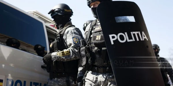 Politisti - perchezitii 