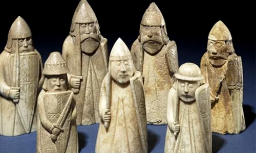 Şah mat! Povestea misterioaselor piese de şah Lewis jpeg