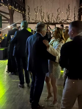 Artista și iubitul său, omul de afaceri american, Doug, venit special din America pentru a participa la acest eveniment