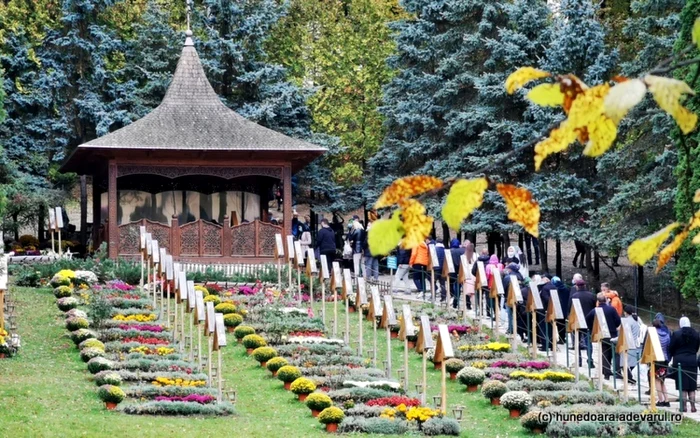 Mormântul părintelui Arsenie Boca. AEVĂRUL. Foto: Daniel Guţă