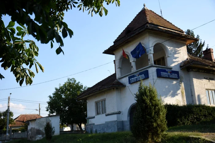 Aşa arată Primăria PrunişorFoto: "Adevărul"