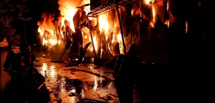 incediu depozit afumati foto isu