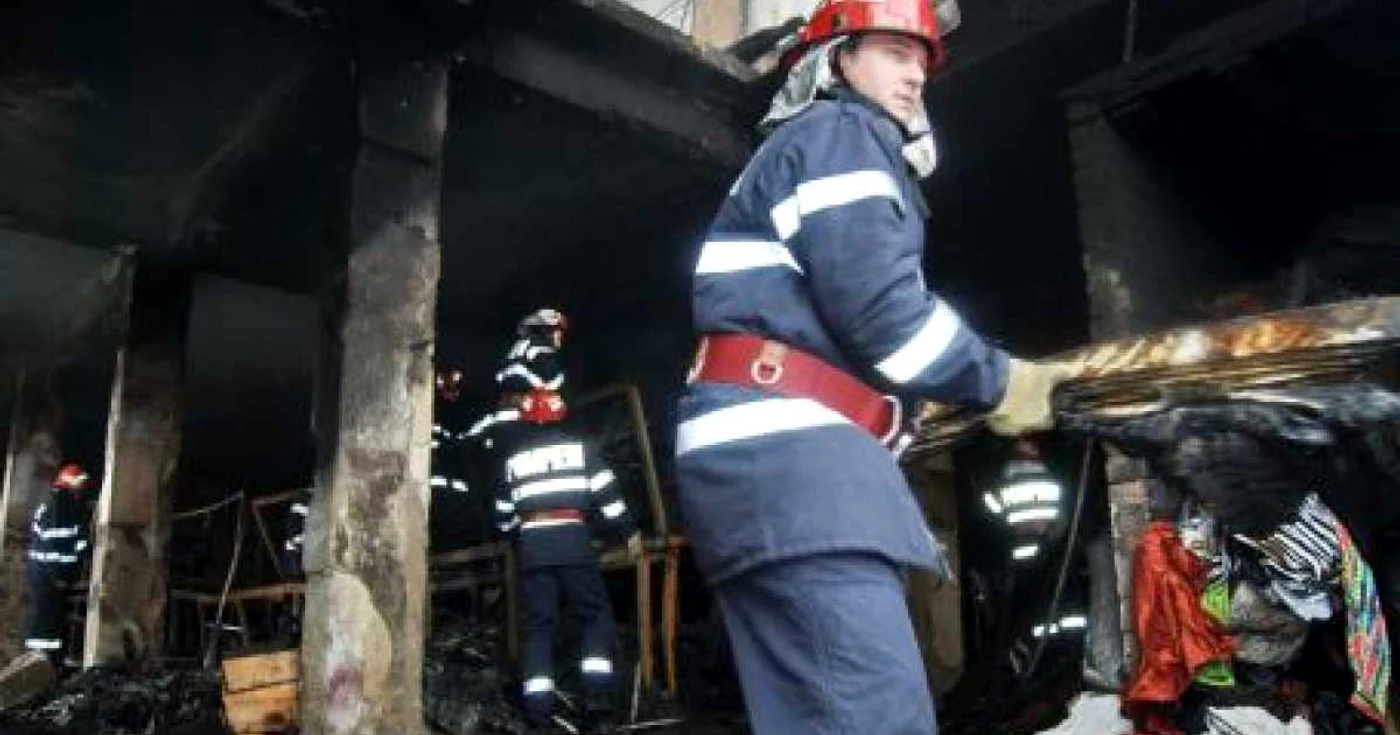 Pompierii au reuşit lichidarea incendiului.