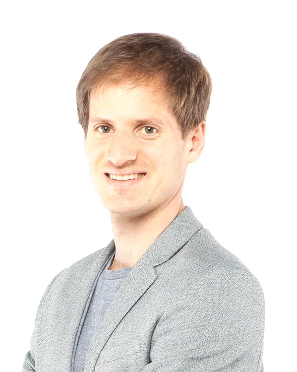 Maximilian Zielinski Foster + Partners (Medium) jpg