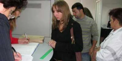 Din cei 64 de absolvenţi selectaţi pentru angajare, 45 au în prezent un job (Arhivă).