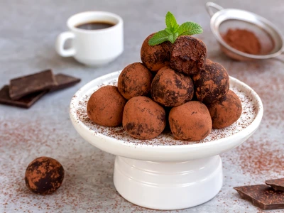 Trufe de cafea si ciocolata  Sursa foto shutterstock 2109306257 (1) jpg