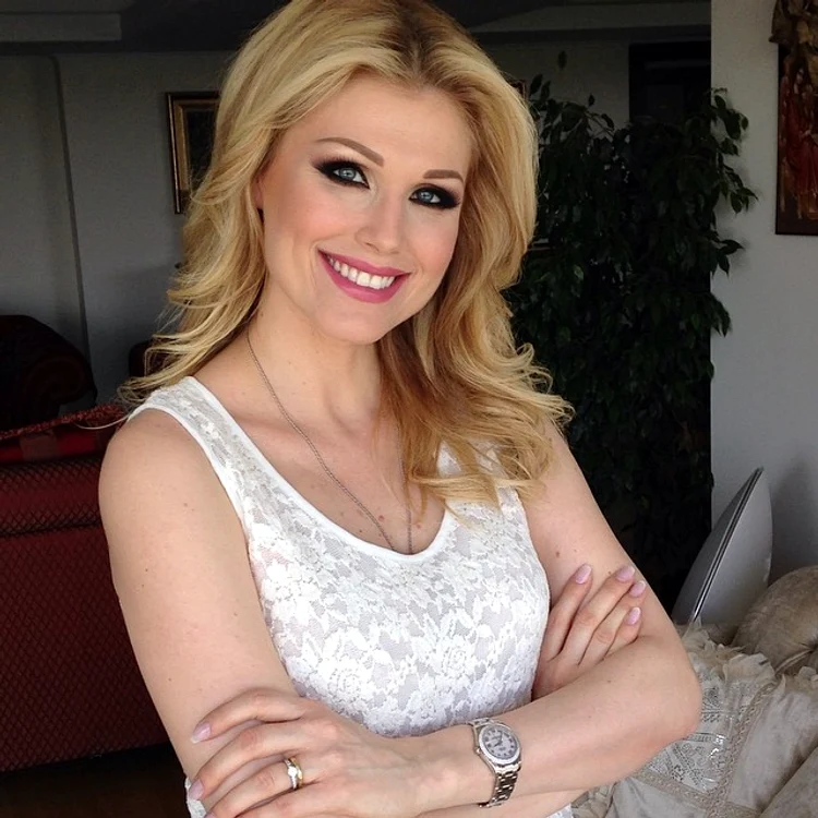 
    Cristina şi Dragoş Bălteanu sunt  căsătoriţi din 2009, iar în aprilie  2010 s-a născut fiul lor, Dragoş jr  