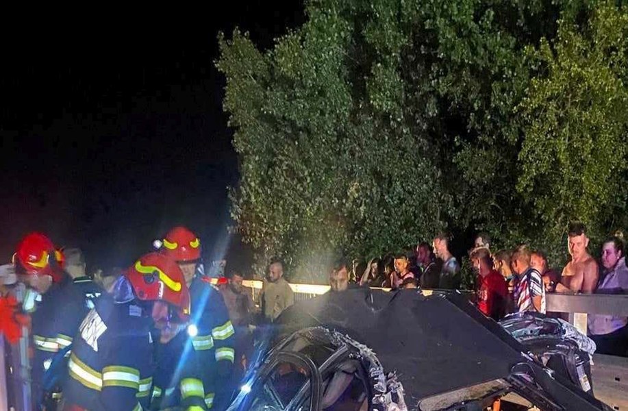 Cinci oameni au murit într-un accident cumplit, duminică, în Hunedoara. Un șofer de 22 de ani a produs tragedia VIDEO