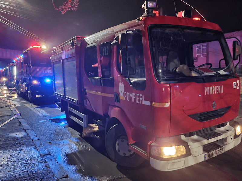 Explozie la un bloc din Giurgiu, după ce un bărbat a fumat lângă butelie. 14 persoane au fost evacuate