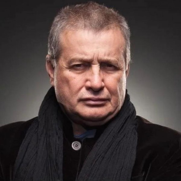 Incendiu suspect la moșia lui Mircea Dinescu. Ce bănuieli are poetul. „Întâi mi-au dat foc la vie... Nu înțeleg de ce mă înjură că am ajuns moșier”