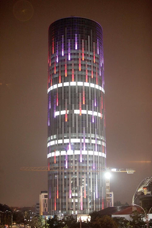 Culorile luminilor se schimbă la intervale de 20 de secunde