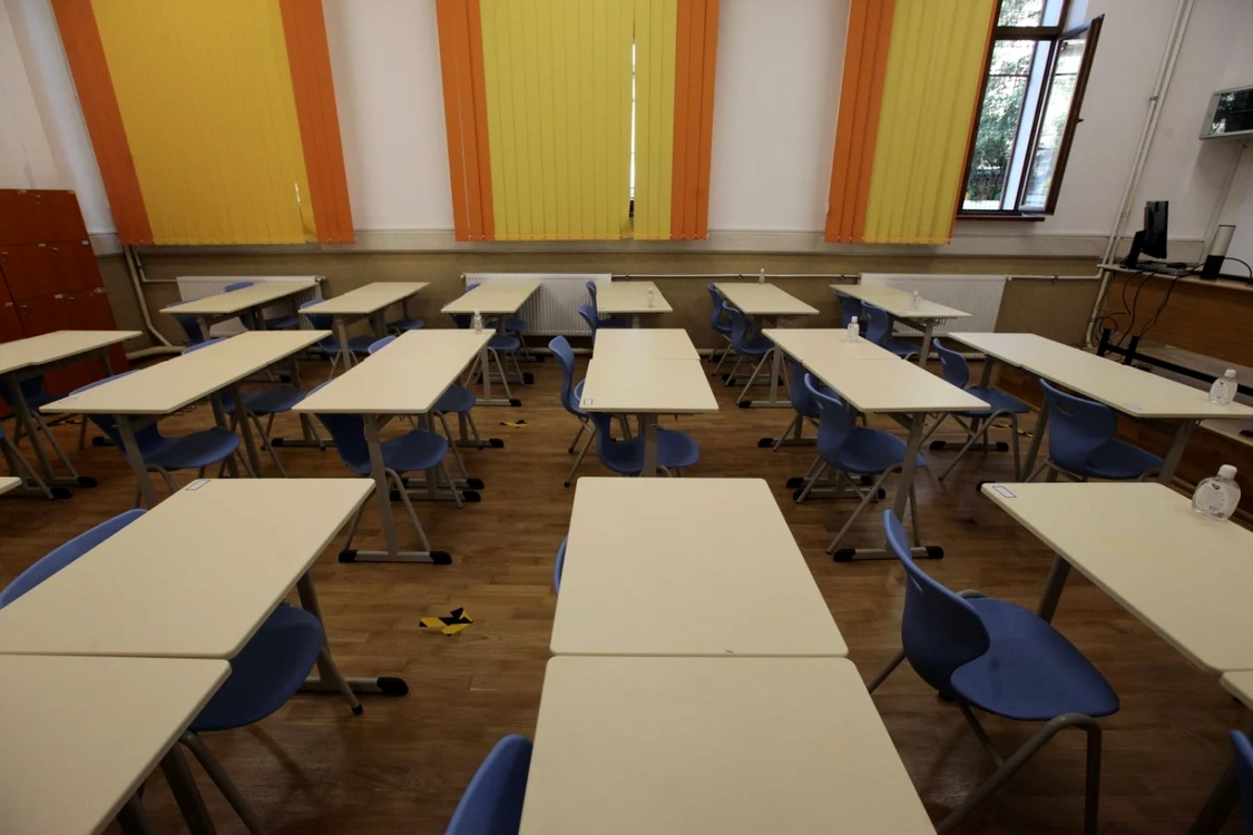 În această perioadă, sălile de clasă sunt goale