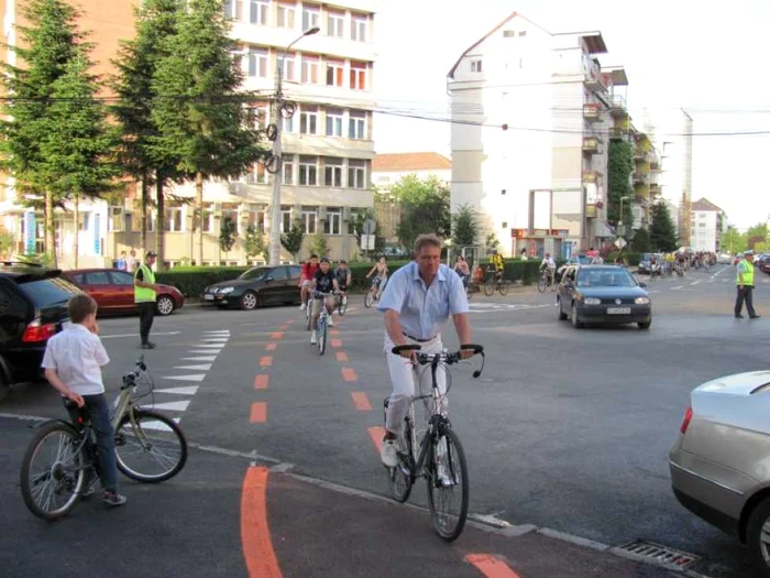 Klaus Iohannis şi-a scos bicicleta şi a testat noile piste din Sibiu