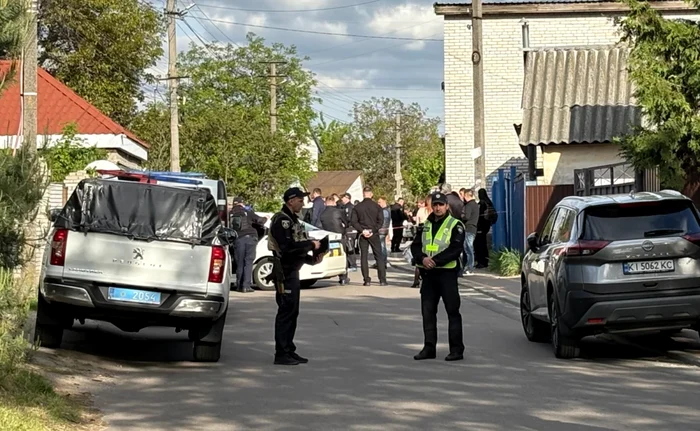 Suspectul s-a baricadat în locuința sa după comiterea faptei. FOTO: hromadske.ua