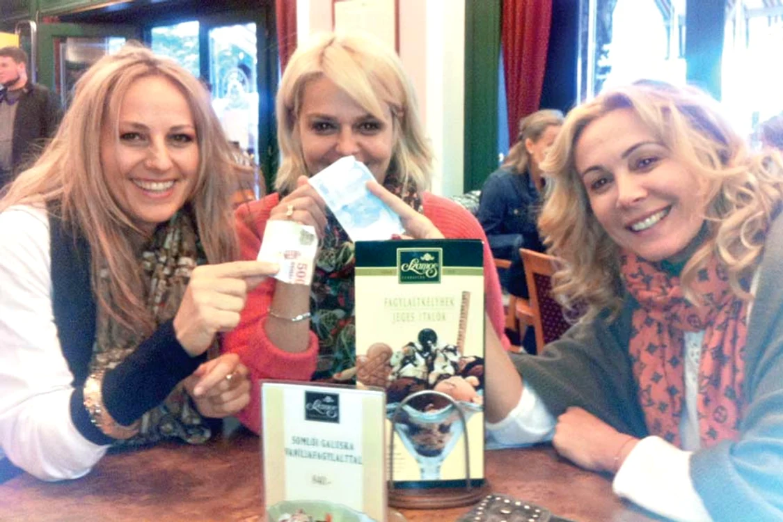 Când oboseau,  Dana, Iuliana şi  Florentina se opreau  la un restaurant cochet