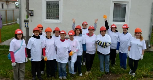 Femeile construiesc