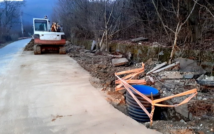 Se lucrează la noua reţea de canalizare de pe Lacul Cinciş.